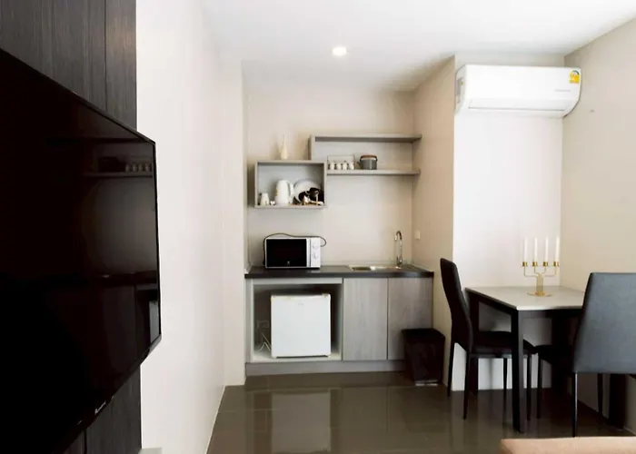 Hotel Dancenter Sukhumvit 107 2*